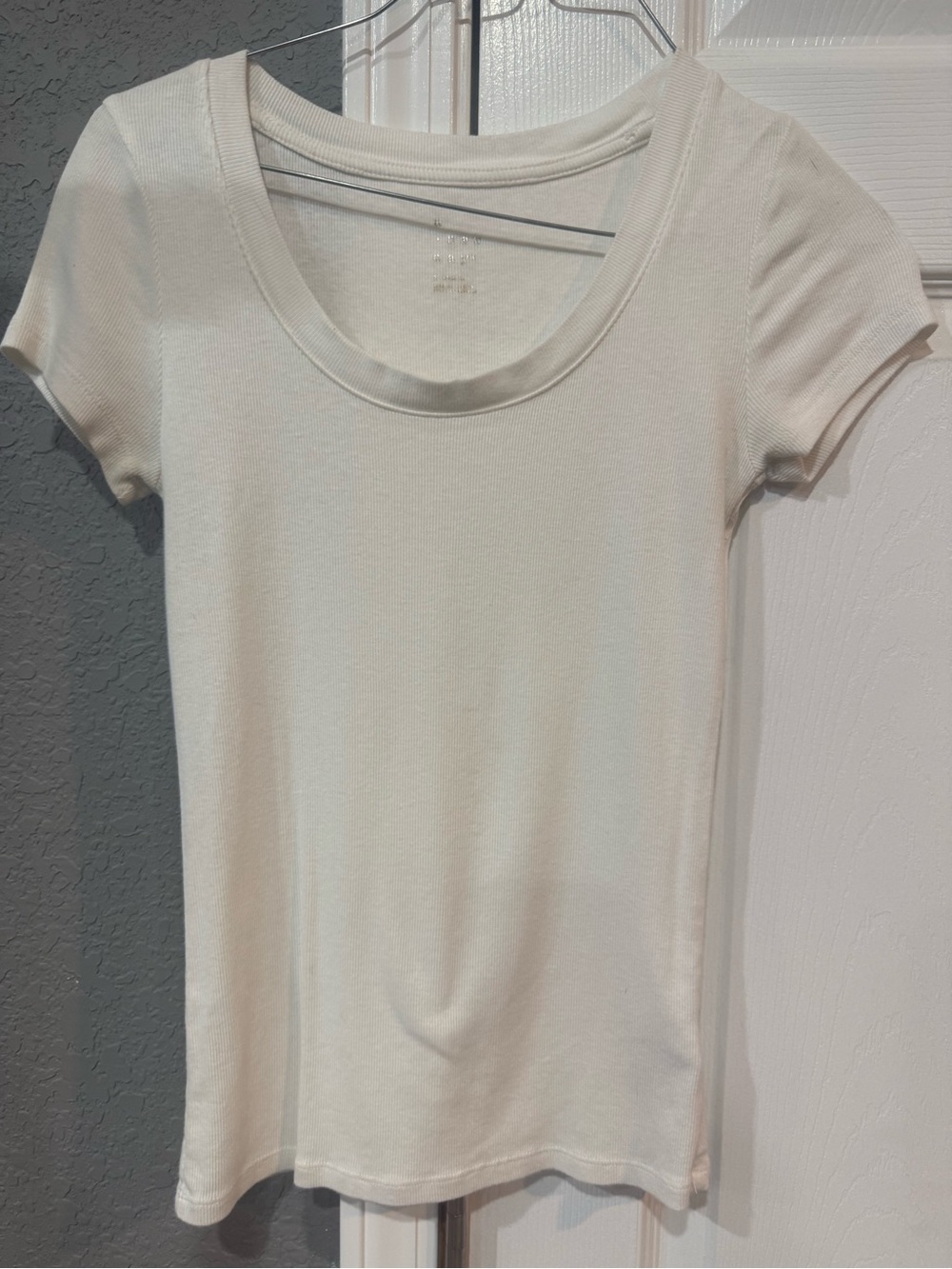 Classic Women's Scoop Neck Tee White-Cream Size XS A new day